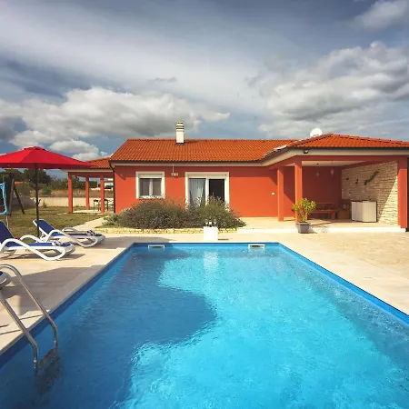 With Pool 1 Km From The Vila Rebici